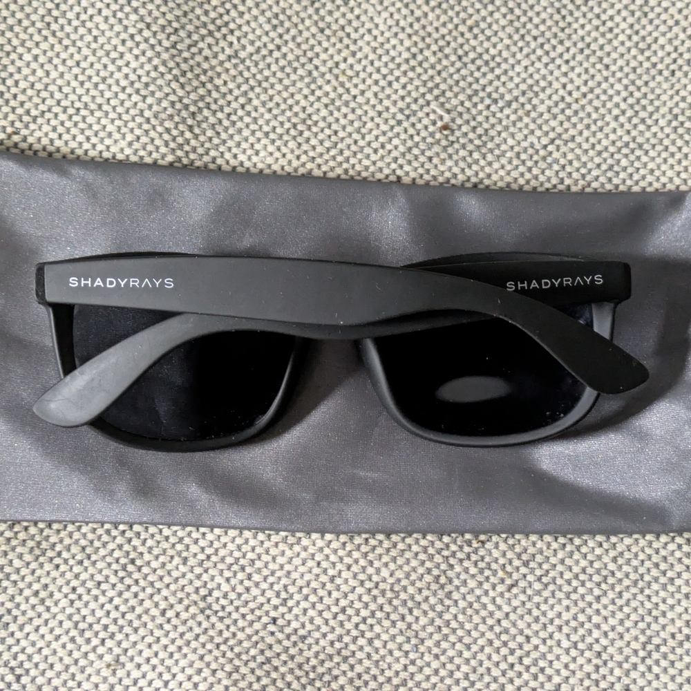 Shady Rays Polarized UV 400Black Sunglasses with Nylon Case - Picture 3 of 11